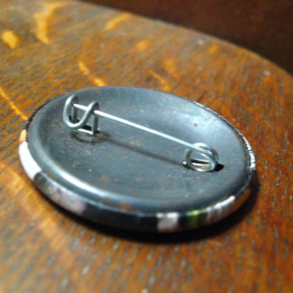 🎵 New Kids On The Block Retro Lapel Pin Button - Picture 4 of 5